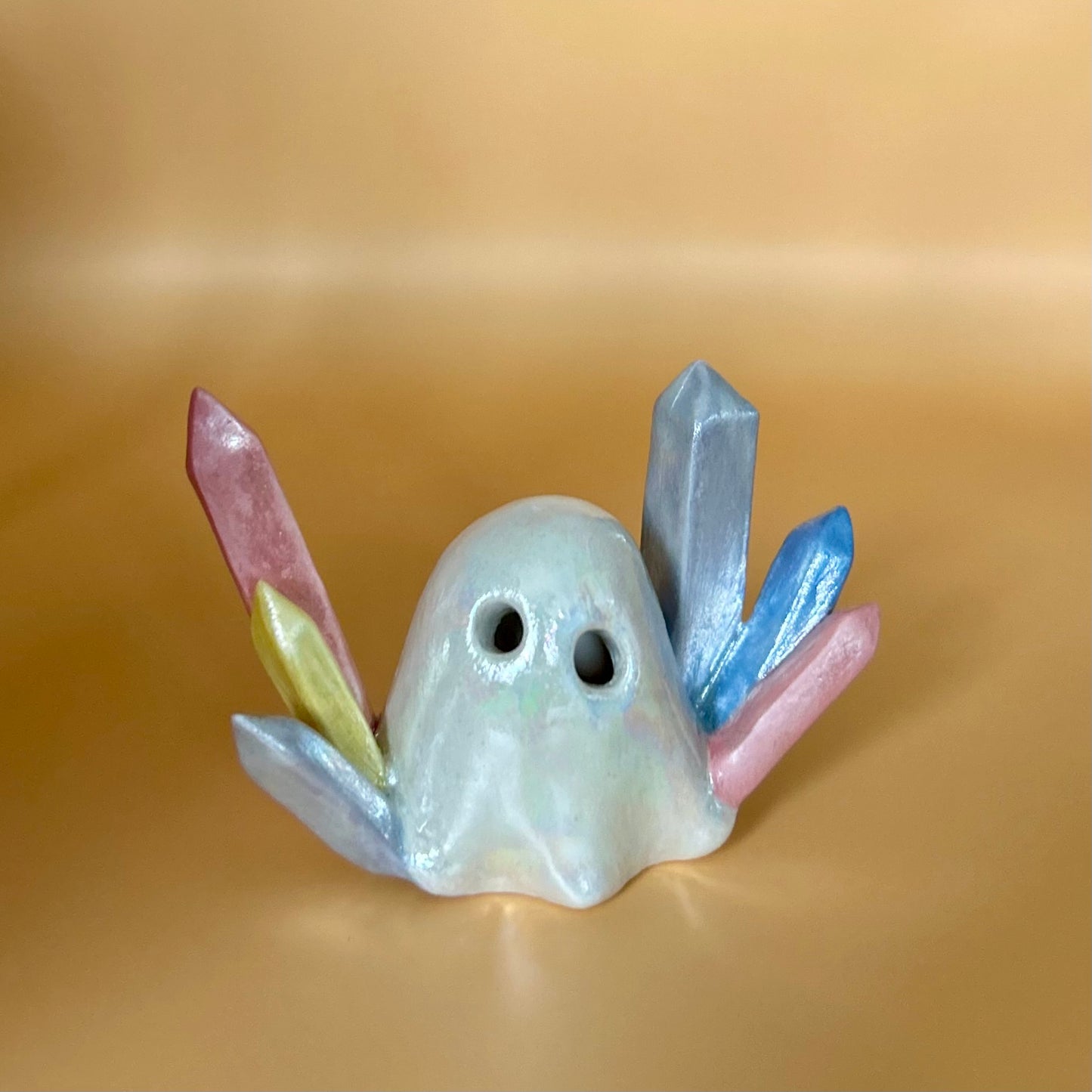 Pearlescent Gem Ghost (Multicolor)
