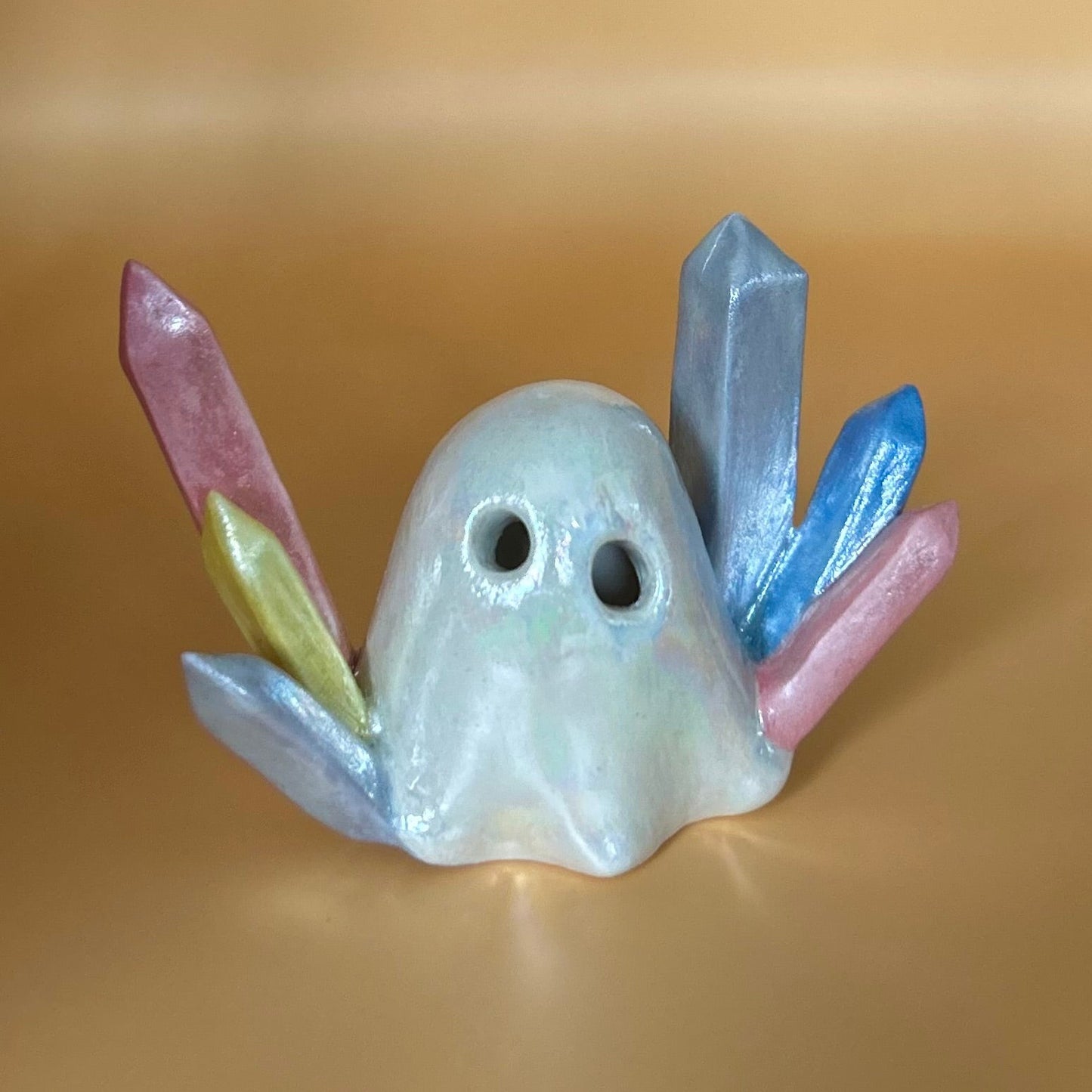Pearlescent Gem Ghost (Multicolor)