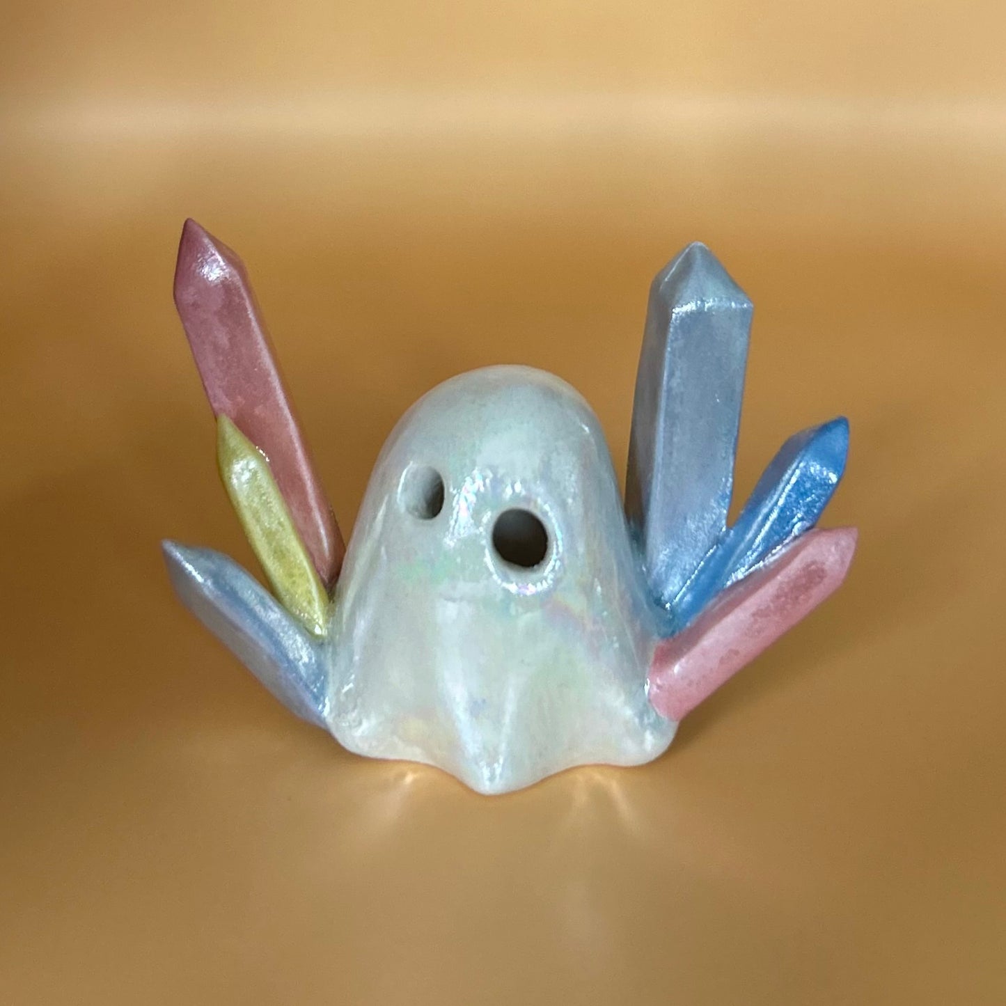 Pearlescent Gem Ghost (Multicolor)