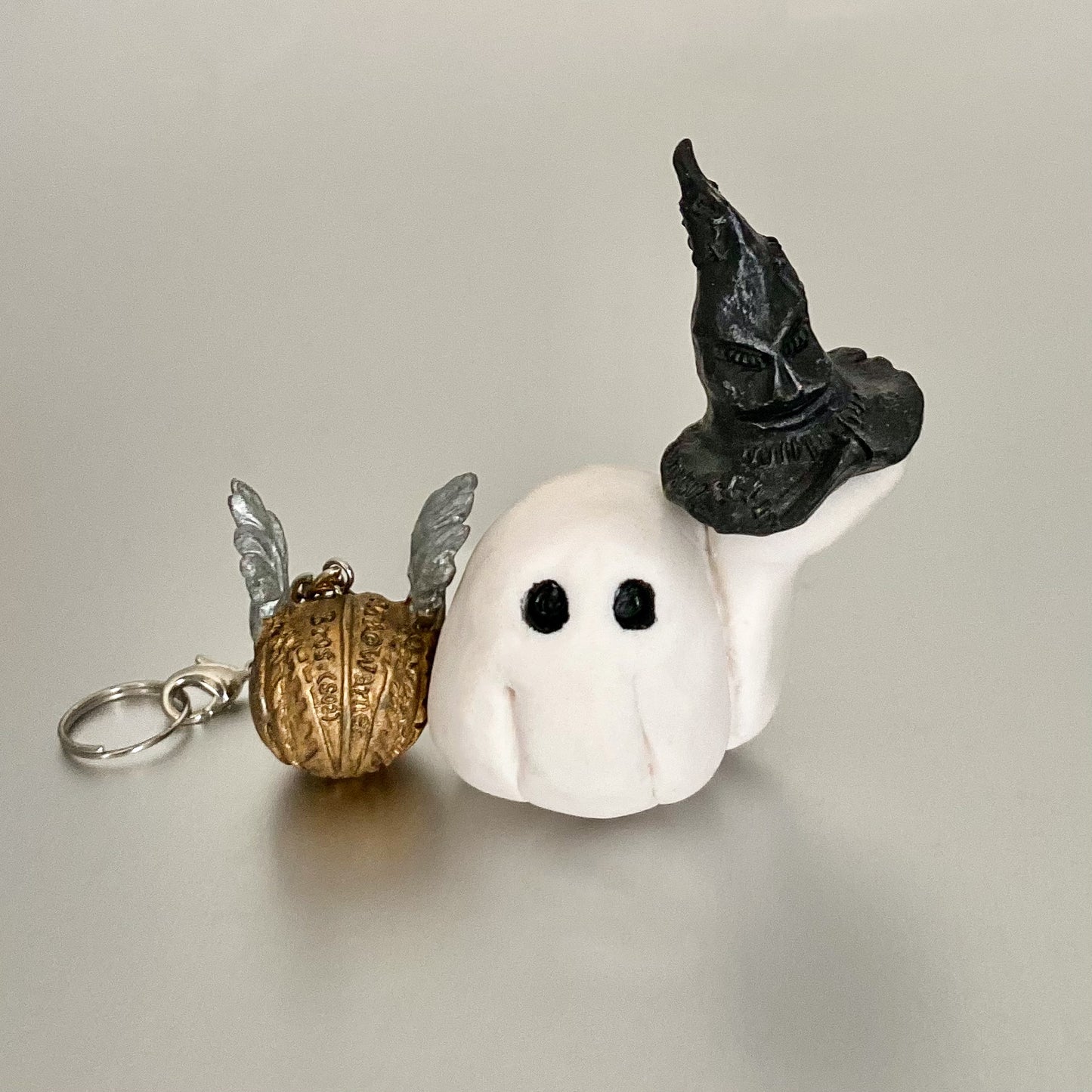 Sorting Head Ghostie with Golden Snitch keyring (gift)
